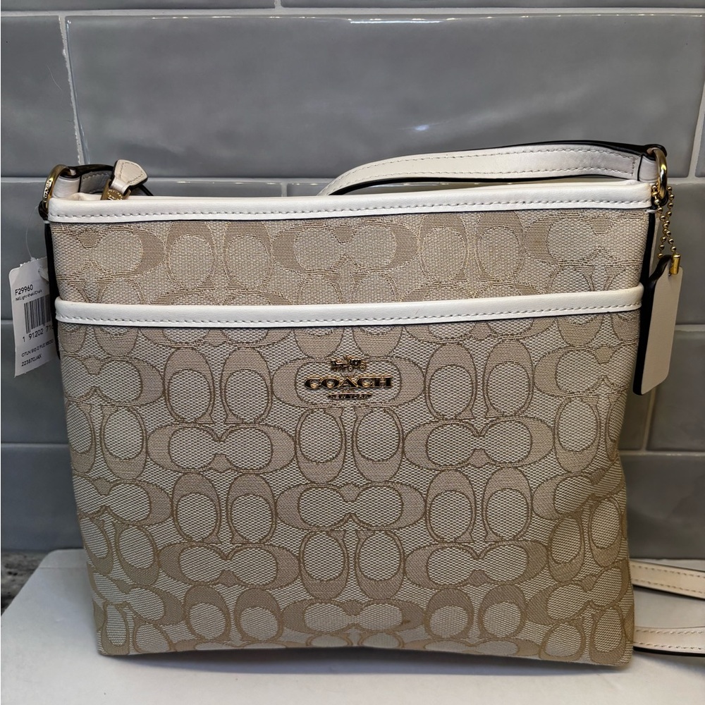 NWT’s Coach Signature File Crossbody Purse